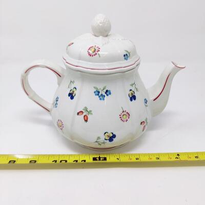 VILLEROY AND BOCH PETITE FLEUR TEA POT