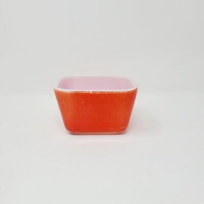VINTAGE RED PYREX SMALL REFRIGERATOR DISH