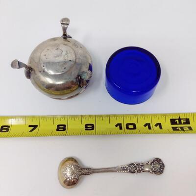 AMAZING VINTAGE STERLING SILVER COBALT GLASS SALT CELLAR WITH ORNATE MINIATURE STERLING SERVING SPOON