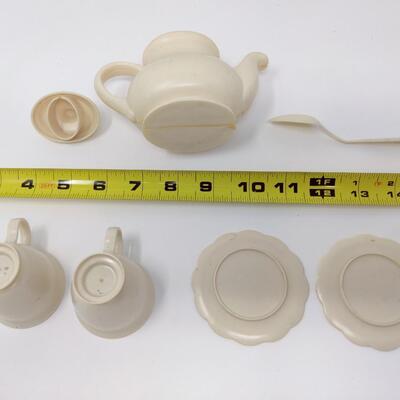 VINTAGE CHILTON TOYS CHILDREN'S PLASTIC TEA SET