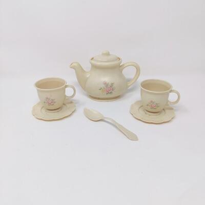 VINTAGE CHILTON TOYS CHILDREN'S PLASTIC TEA SET