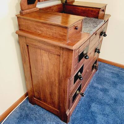 BEAUTIFUL ANTIQUE VICTORIAN DRESSER