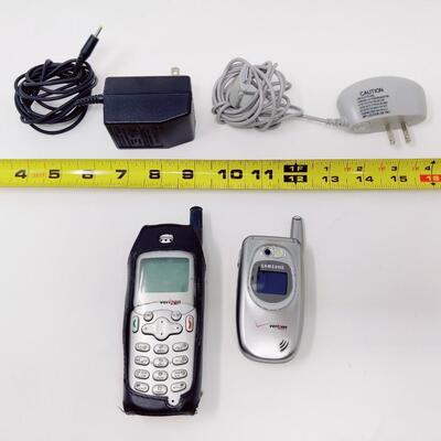 USED CELLULAR PHONE AND CHARGERS BUNDLE