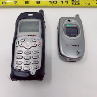 USED CELLULAR PHONE AND CHARGERS BUNDLE