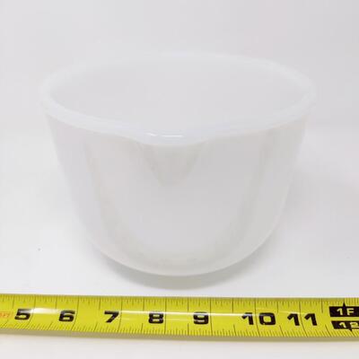 VINTAGE GLASBAKE MILKGLASS MIXING BOWL MADE FOR SUNBEAM