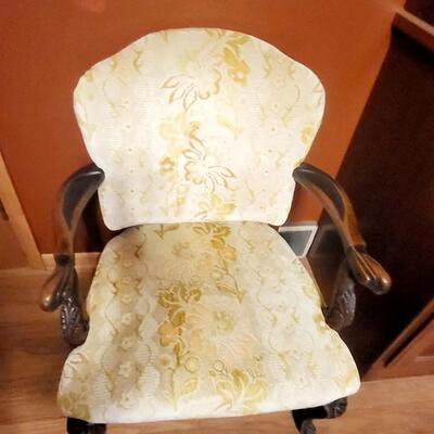 ANTIQUE CRUSHED VELVET UNIQUE CHAIR