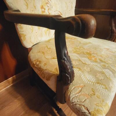 ANTIQUE CRUSHED VELVET UNIQUE CHAIR