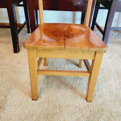 VINTAGE CHILDS OAK CHAIR
