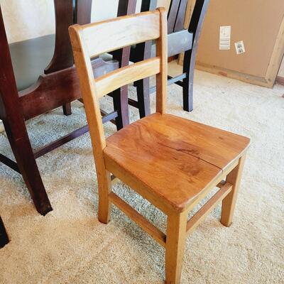 VINTAGE CHILDS OAK CHAIR