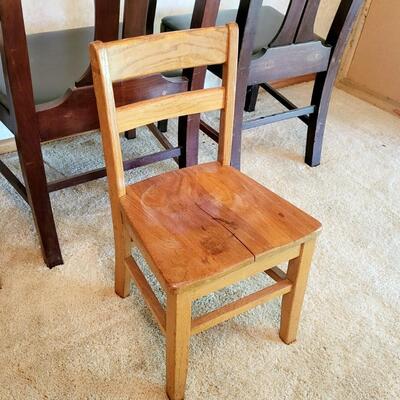 VINTAGE CHILDS OAK CHAIR
