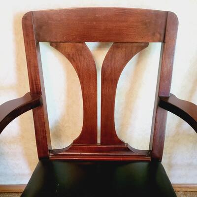 Please see pictures for details and condition 

Chairs - 18 x 19.25 x 37.5
Captain chair - 26.5 x 23 x 38.5