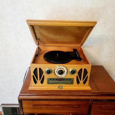SPIRIT OF ST. LOUIS STEREO W/ AM/FM, CD & RECORD - WORKS!