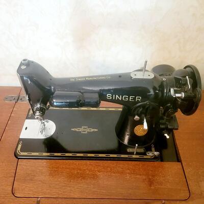 1948 SINGER SEWING MACHINE AH839222 201 MODEL W/ CABINET