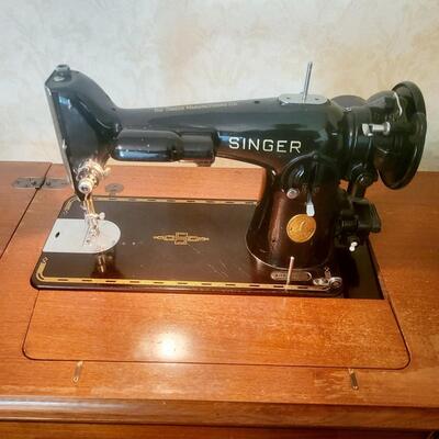 1948 SINGER SEWING MACHINE AH839222 201 MODEL W/ CABINET
