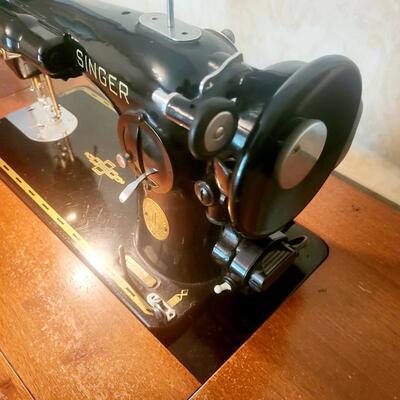 1948 SINGER SEWING MACHINE AH839222 201 MODEL W/ CABINET