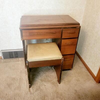 1948 SINGER SEWING MACHINE AH839222 201 MODEL W/ CABINET