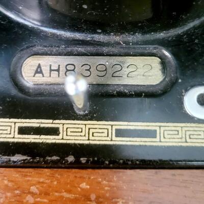 1948 SINGER SEWING MACHINE AH839222 201 MODEL W/ CABINET