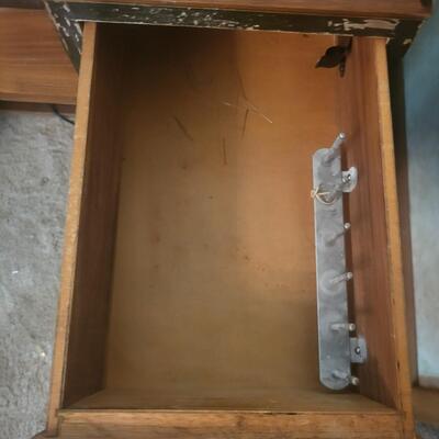 1948 SINGER SEWING MACHINE AH839222 201 MODEL W/ CABINET