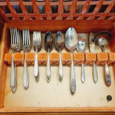 56 PC 1921 EMPIRE SILVER PLATE ROGER & BRO SILVERWARE SET