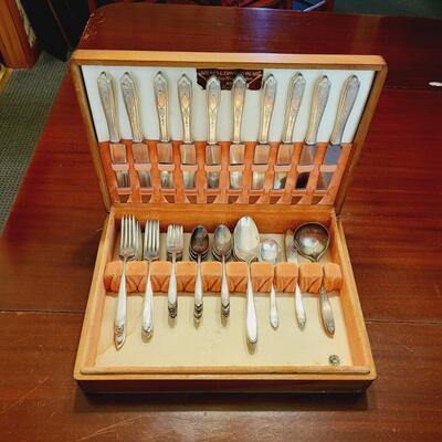 56 PC 1921 EMPIRE SILVER PLATE ROGER & BRO SILVERWARE SET