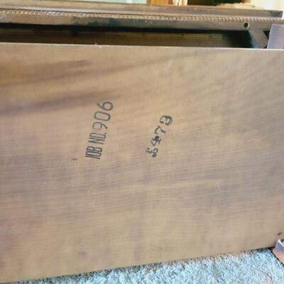 ANTIQUE WOODEN SIDE TABLE