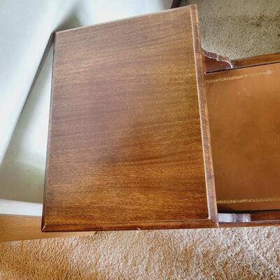 ANTIQUE WOODEN SIDE TABLE