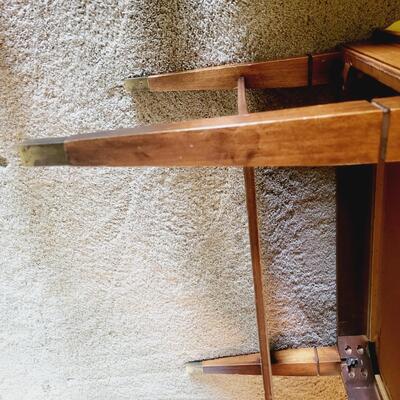 ANTIQUE WOODEN SIDE TABLE