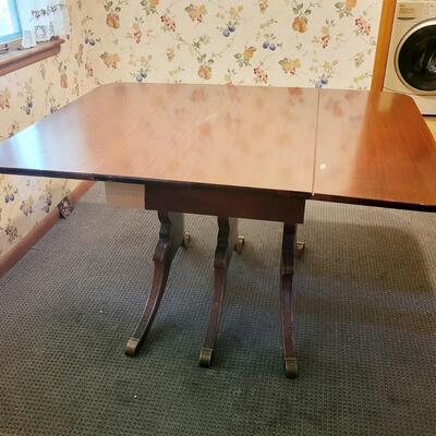 VINTAGE MAHOGANY DUNCAN PHYFE DROP LEAF DINING TABLE
