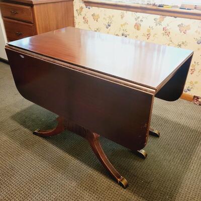VINTAGE MAHOGANY DUNCAN PHYFE DROP LEAF DINING TABLE