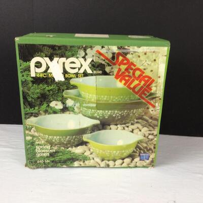 5447 Vintage SEALED 4pc Pyrex Spring Blossom Green Mixing Bowl Set