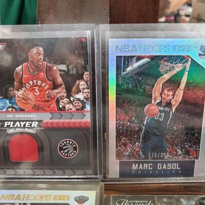 lot of 4 basketball cards
