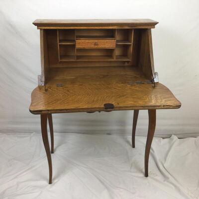 5455 Victorian Oak Desk with Key