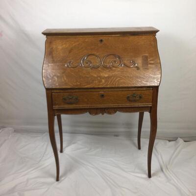 5455 Victorian Oak Desk with Key