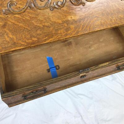 5455 Victorian Oak Desk with Key