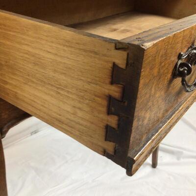 5455 Victorian Oak Desk with Key