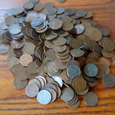 LOT 24   LARGE LOT OF OLD PENNIES