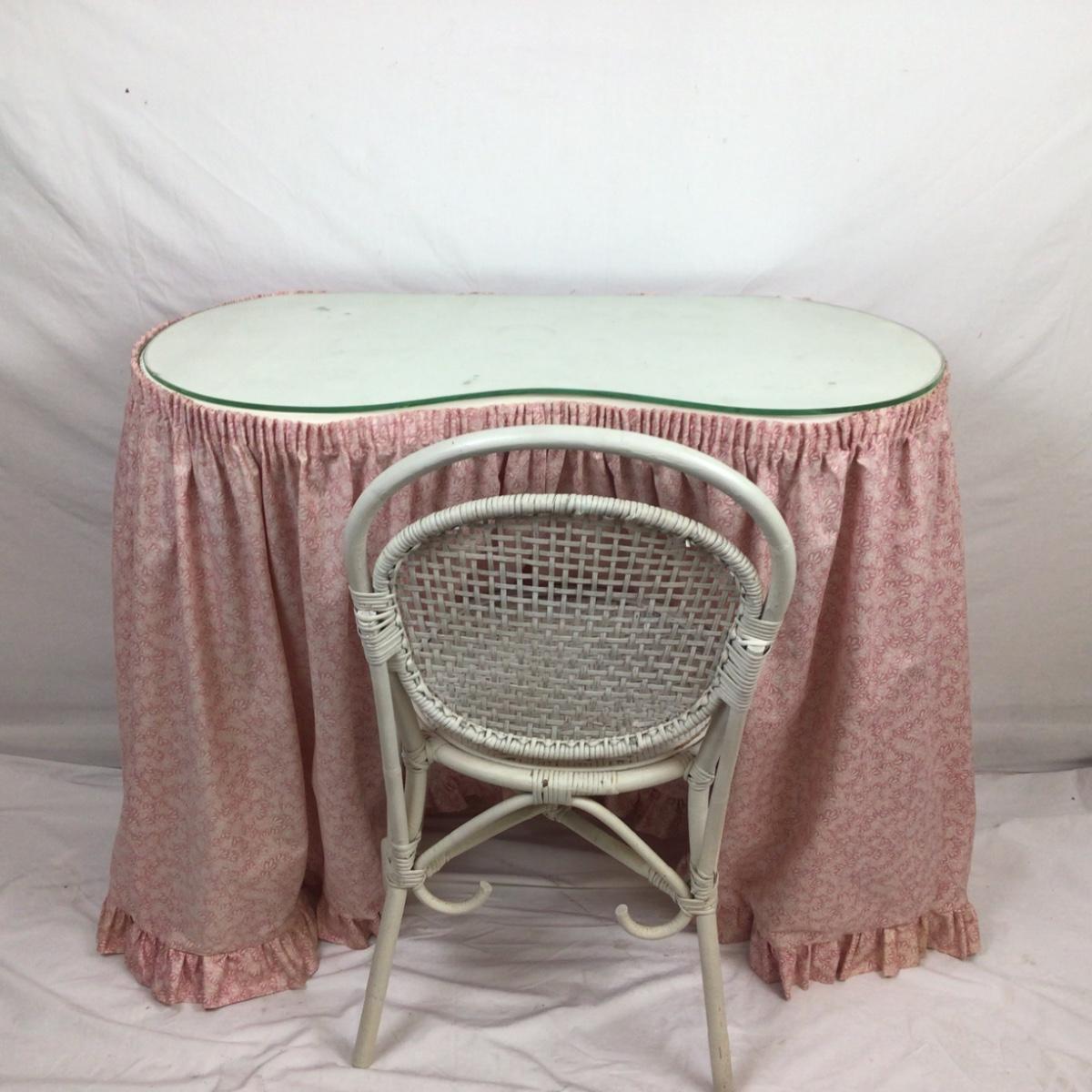 Kidney shaped vanity 2024 skirts for sale