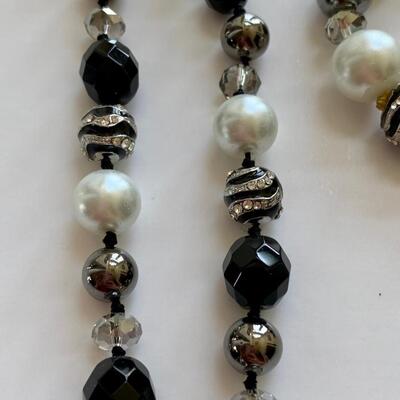 Lot 102R: White House/Black Market  Faux Pearl & Bead Necklace w/Stretch Bracelet