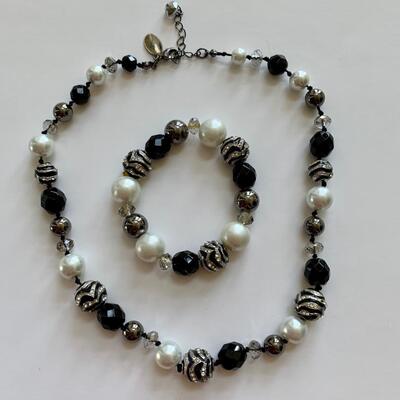 Lot 102R: White House/Black Market  Faux Pearl & Bead Necklace w/Stretch Bracelet