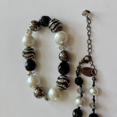 Lot 102R: White House/Black Market  Faux Pearl & Bead Necklace w/Stretch Bracelet