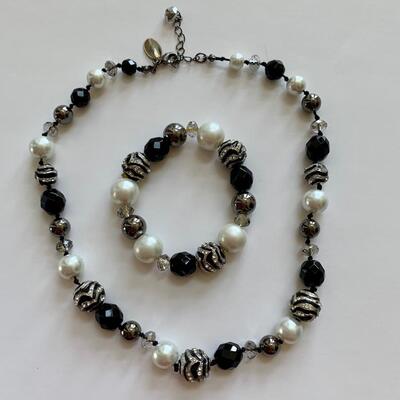 Lot 102R: White House/Black Market  Faux Pearl & Bead Necklace w/Stretch Bracelet