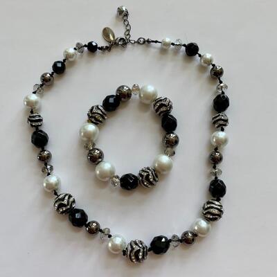 Lot 102R: White House/Black Market  Faux Pearl & Bead Necklace w/Stretch Bracelet