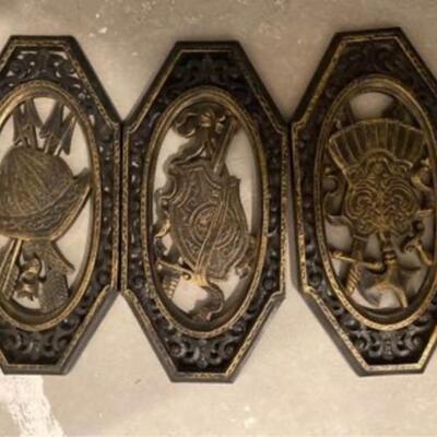 Vintage Syroco Armor wall plaque set
