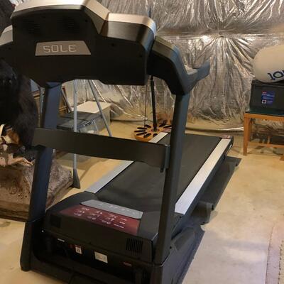 Lot 600R: Sole F80 Treadmill