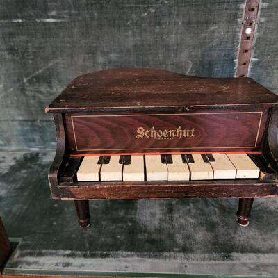 Antique Toy Schoenhut 8 Key Piano working