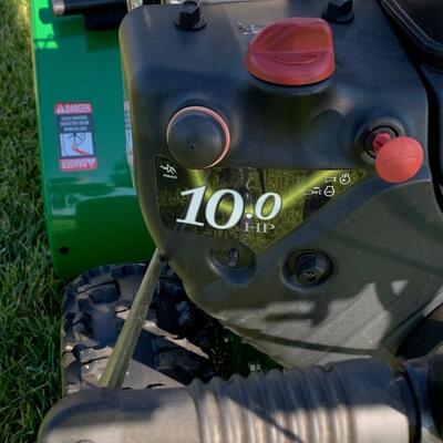 Lot 526R: Frontier ST1028 Snow Blower