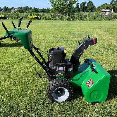 Lot 526R: Frontier ST1028 Snow Blower