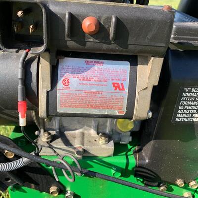 Lot 526R: Frontier ST1028 Snow Blower