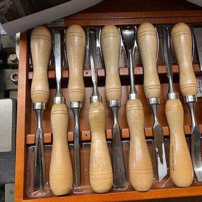 Lot  163RL Master  Grip Chisels &  The Toolbox Book