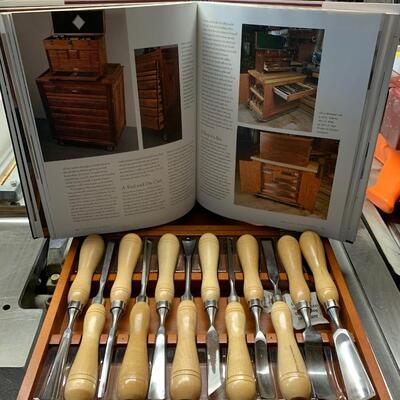 Lot  163RL Master  Grip Chisels &  The Toolbox Book